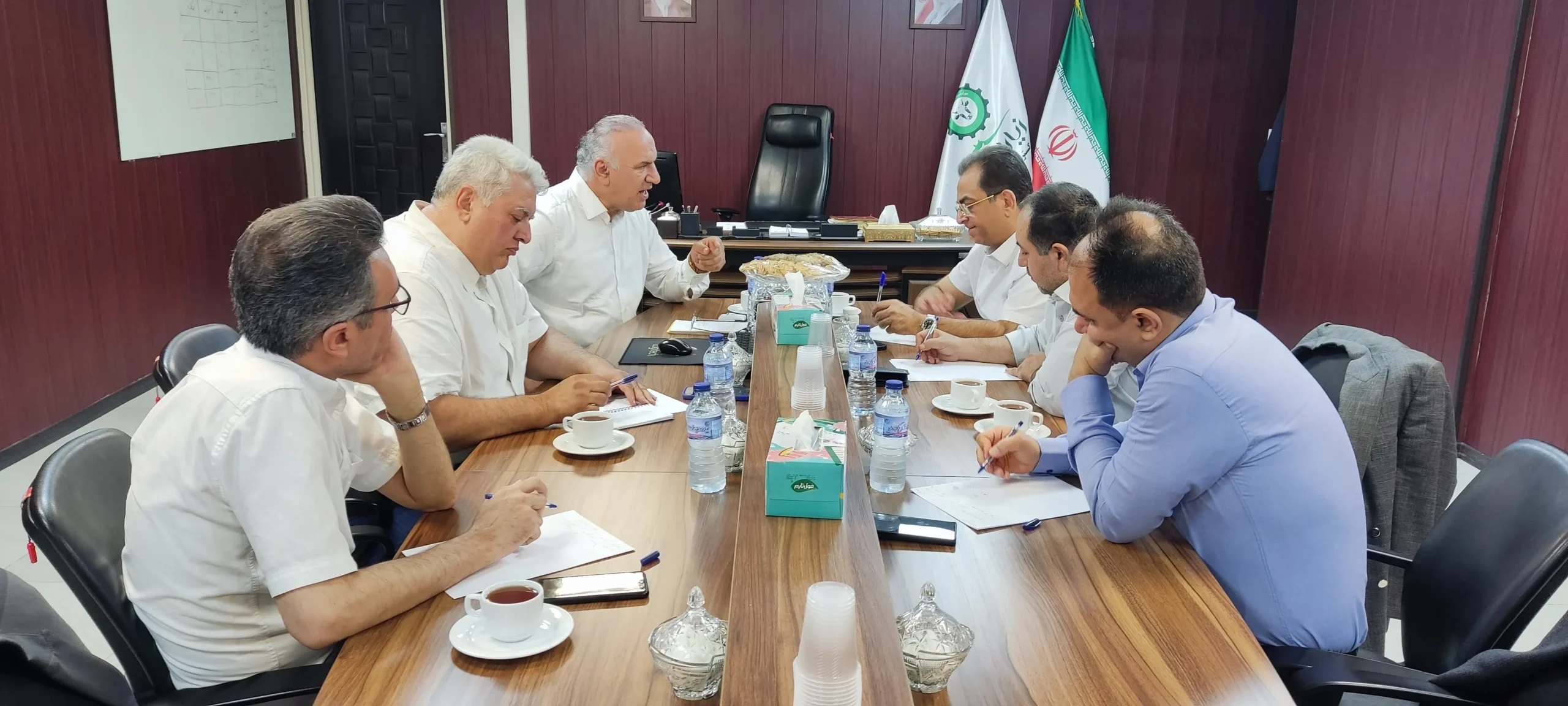 تبادل نظر و ارائه گزارش مدیران در جلسه اعضای جدید هیأت مدیره شرکت سیمرغ زیاران