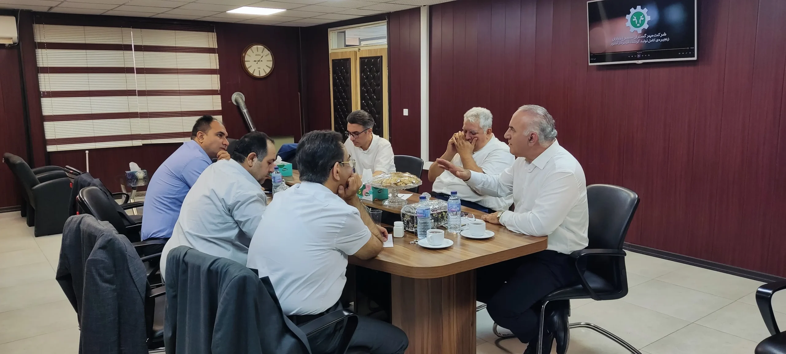 ارائه گزارش فعالیتها و برنامهها در نشست اعضای هیأت مدیره مهر گستران سیمرغ زیاران